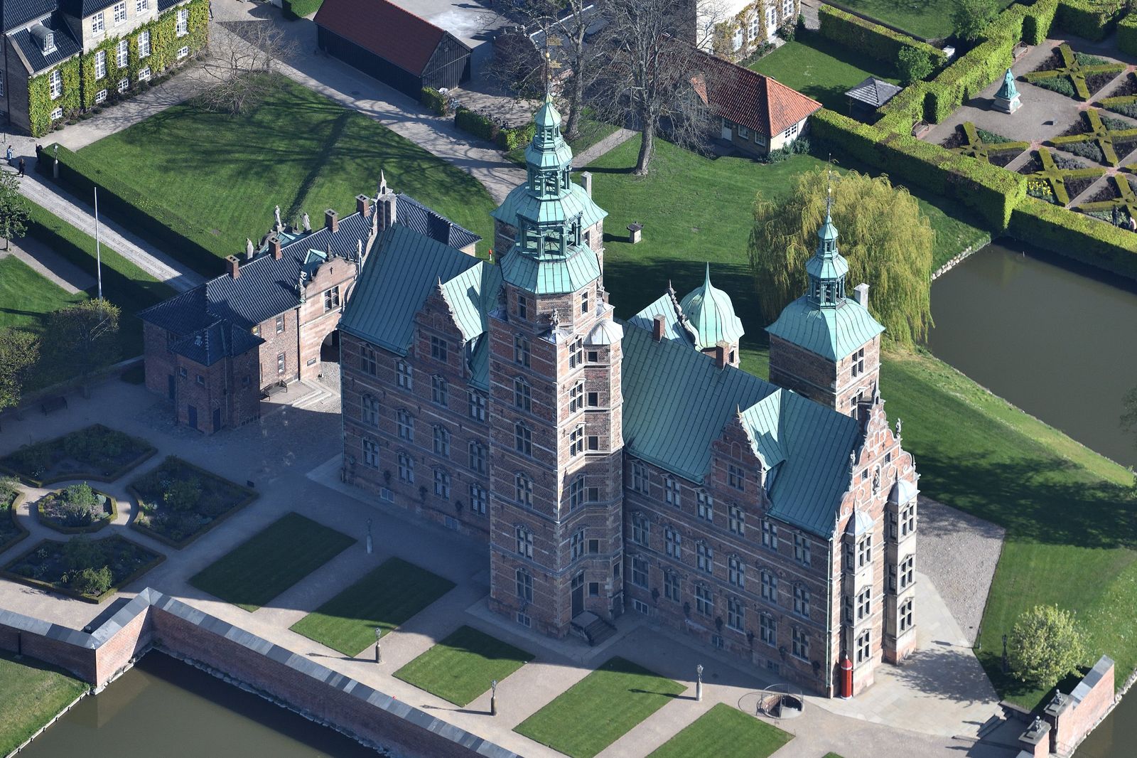 Rosenborg Slot set fra luften